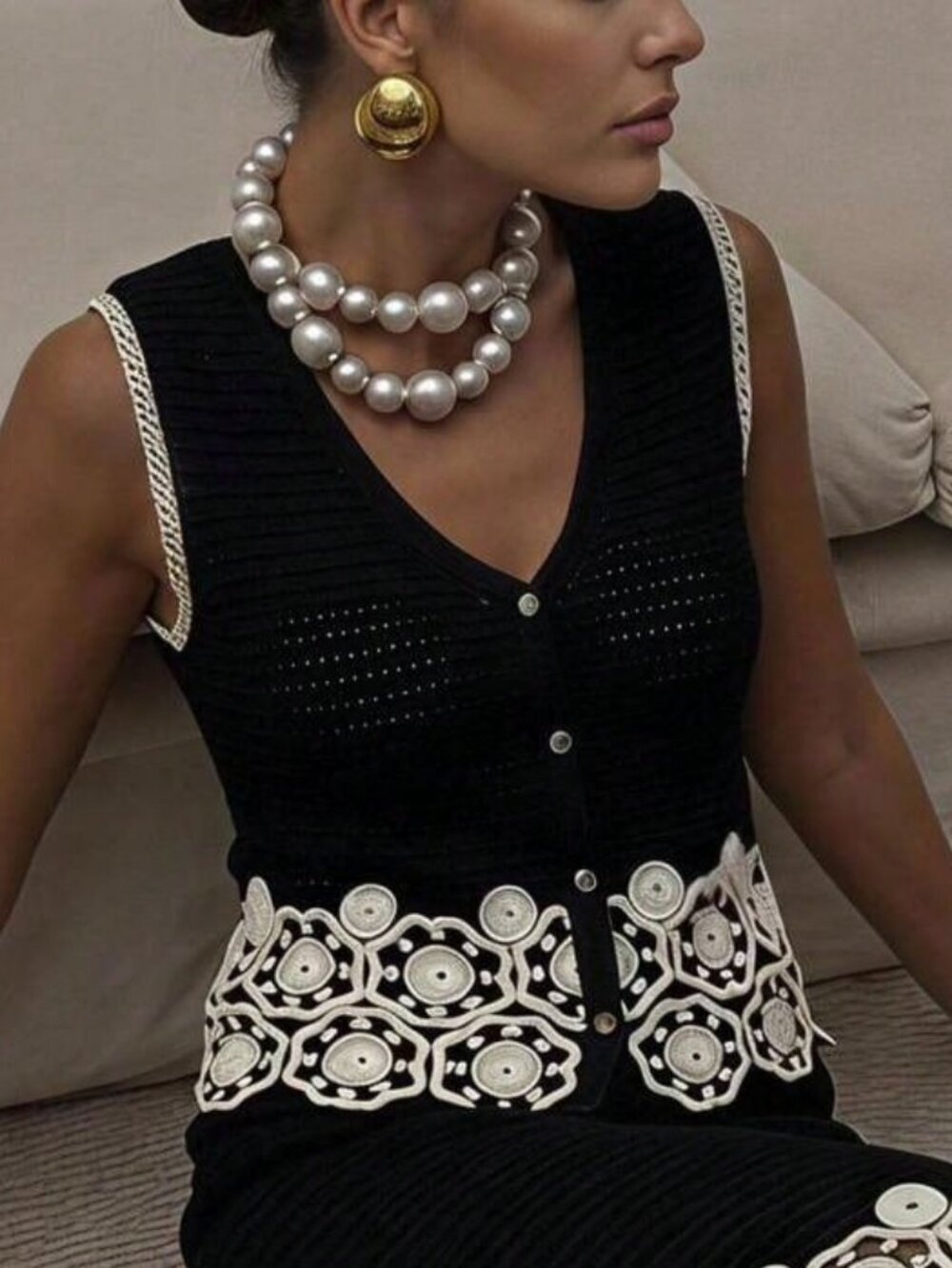 Black Casual Women's Hollow Embroidered Sleeveless Knit Vest Top